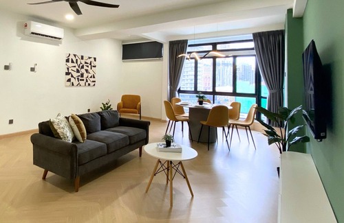 Imbi Apartment | Spacious 3-bedroom apartment with AC and WiFi in vibrant Kuala Lumpur