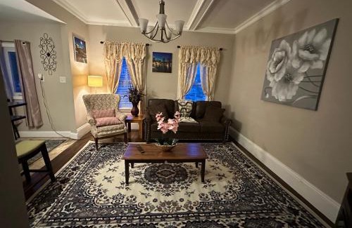 Malden Apartment | Spacious 3 Bedroom Near Train Station