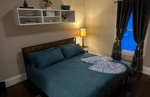 Malden Apartment | Spacious 3 Bedroom Near Train Station