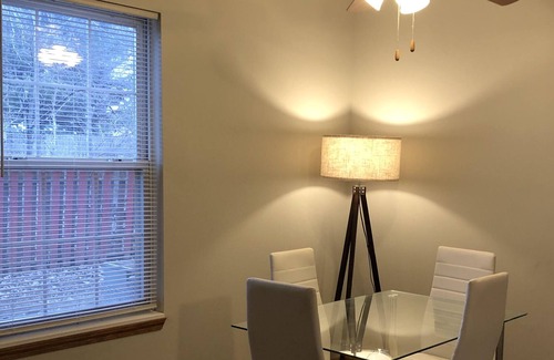 Bloomington Apartment | Spacious 3 bedroom Apartment in Bloomington