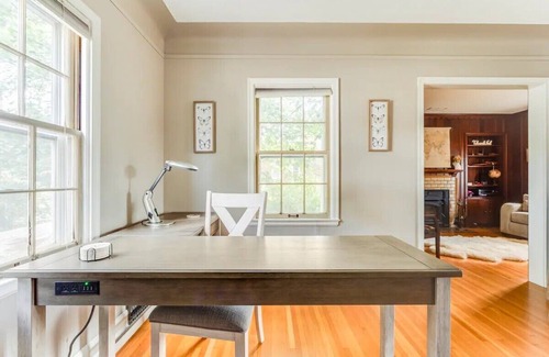 St. Anthony House | Spacious 3-bedroom house in peaceful neighborhood - WiFi, AC, full kitchen