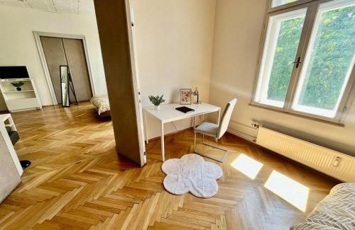 Klagenfurt am Woerthersee Apartment | Spacious 3 Bedroom with Balcony