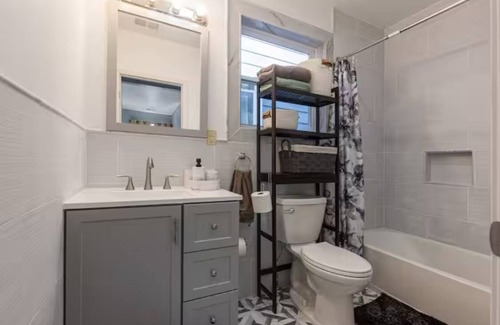 Lower Vailsburg Apartment | Spacious 3-bedroom with AC and WiFi in fabulous Newark