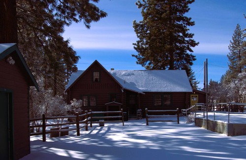 Portola House | Spacious 3 br/3 ba home with ample parking in heart of Plumas National Forest