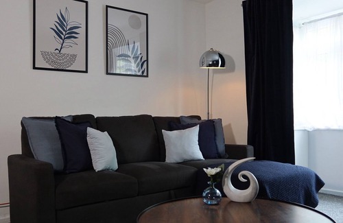 Newcastle-upon-Tyne House | Spacious 3 Bed House Newcastle upon Tyne|Free Parking| 6min drive to city centre