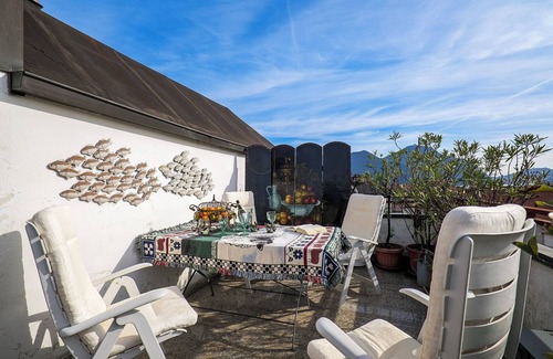 Intra Apartment | Spacious 3-room apartment with 2 bathrooms, 3 balconies & beautiful lake view