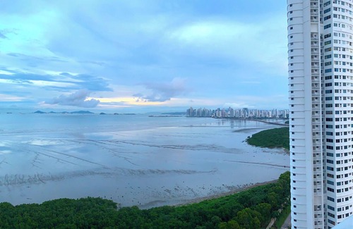 Costa del Este Condo | Spacious 3000sq2 condo in Costa del Este, 2R, 3.5B top floor with ocean views!