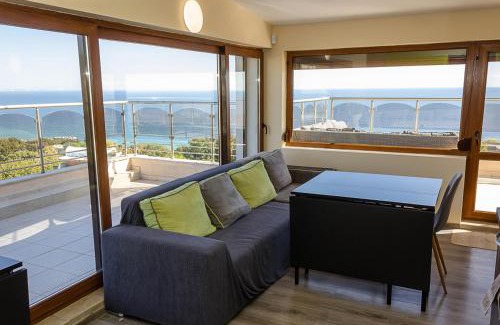 Saints Constantine and Helena Apartment | Spacious 3BD Flat with Large Terrace & Sea View by Flat Mаnager