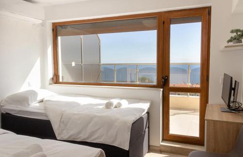 Saints Constantine and Helena Apartment | Spacious 3BD Flat with Large Terrace & Sea View by Flat Mаnager
