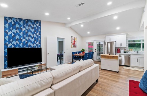 Alpharetta House | Spacious 3BD House - BBQ - Backyard Games & Sports