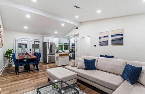 Alpharetta House | Spacious 3BD House - BBQ - Backyard Games & Sports