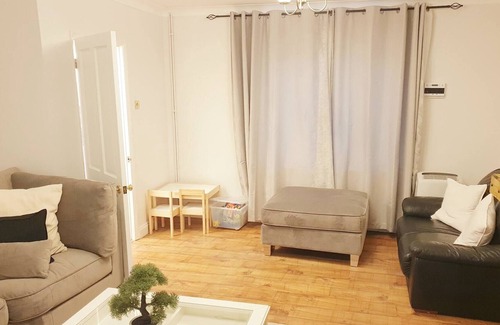 South Ockendon House | Spacious 3bed Property With Parking & Large Garden