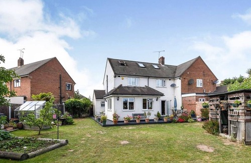 South Ockendon House | Spacious 3bed Property With Parking & Large Garden