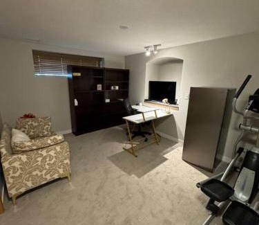 Red Deer House | Spacious 3bedrm for family or business travellers