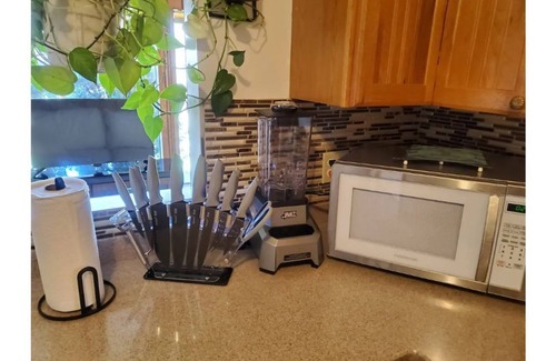 Amherst House | Spacious 3BR/2BA 20 mins from Niagara Falls & the Buffalo Bills Stadium