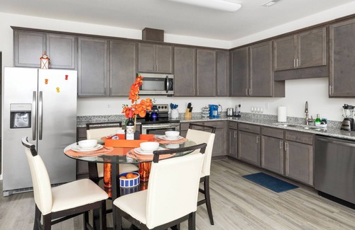 Oakdale House | Spacious 3BR/2BA Home W/ Parking