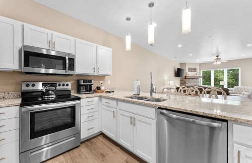 Branson Apartment | Spacious 3BR Condo with Free Attraction Tickets, Indoor Pool & Hot Tub - Central Location!