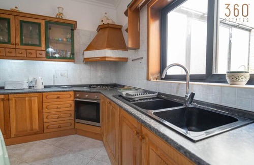 Iz-Zonqor Apartment | Spacious 3BR Maisonette with Terrace in Marsascala