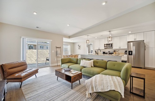 Williamsburg Condo | Spacious 3BR Retreat! Pet-Friendly Near Traverse City