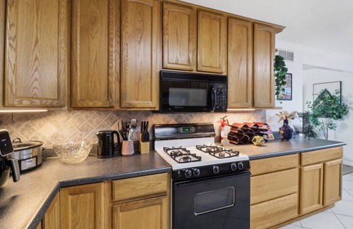 El Cajon House | Spacious 3BR w Pool, Garage, King Bed, Ranch Style