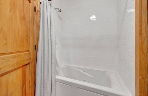 Barnesville Other | Spacious 4-bed, 3-bath Ranch House on private farm with water views