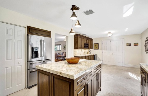 Deerfield Beach Villa | Spacious 4 bedroom, 3 bath Villa with Screened-In Heated Pool, Gourmet Kitchen