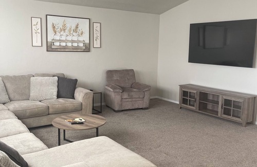 Nampa House | Spacious 4 bedroom 2 bath home in Nampa sleeps 10