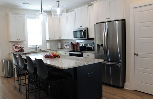 Auburn - Opelika House | Spacious 4-bedroom 3.5 Bath. The War Eagle House Getaway in the Heart of Auburn!