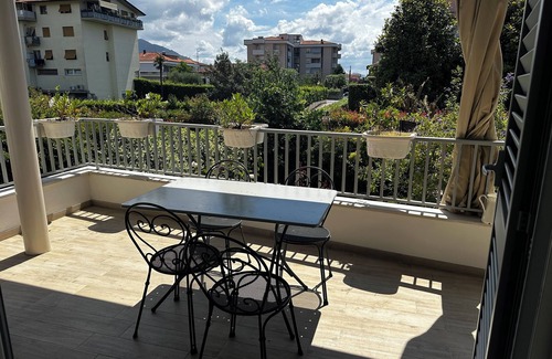Querceta Apartment | Spacious 4-bedroom apartment with WiFi, AC in Seravezza