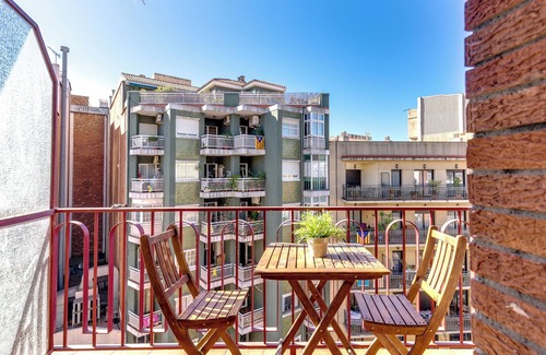 Sants-Badal Apartment | Spacious 4 Bedroom Apartment Fira BCN & Camp Nou