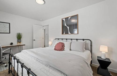 Sandpoint House | Spacious 4 Bedroom freshly updated Home