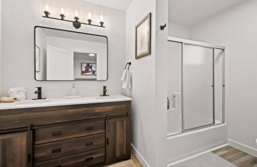 Sandpoint House | Spacious 4 Bedroom freshly updated Home