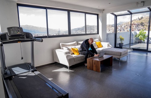 Primavera Apartment | Spacious 4 Bedroom Full Apartment, a few Minutes From the Main Square