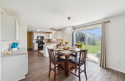 Perrysburg House | Spacious 4-bedroom house in charming Perrysburg with WiFi and AC