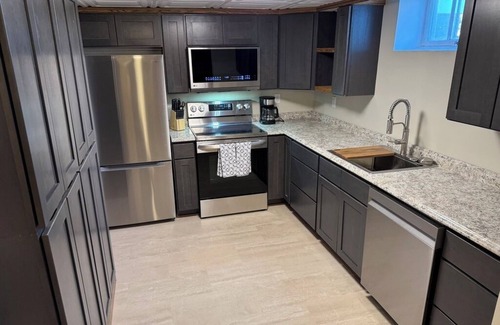 Payne - Phalen House | Spacious 4-bedroom house near Lake Phalen with AC, WiFi