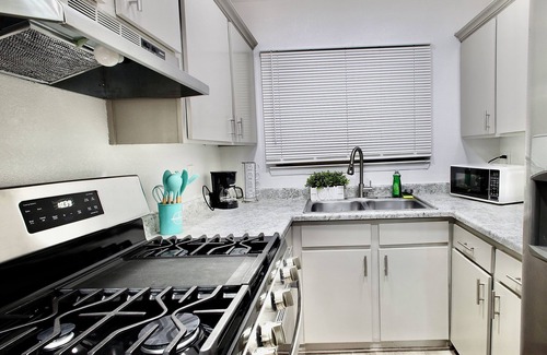 Biggs Field House | Spacious 4-bedroom house with AC and WiFi in charming El Paso