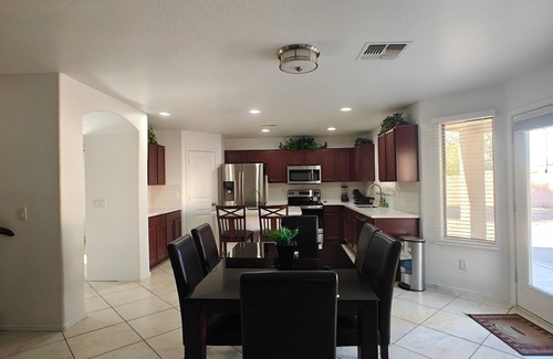 Tuscano House | Spacious 4-bedroom house in Phoenix with WiFi, AC 2 story