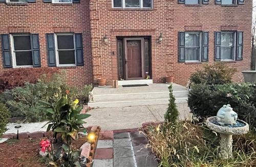 Bowie House | Spacious 4-bedroom house in fabulous Bowie with WiFi, AC