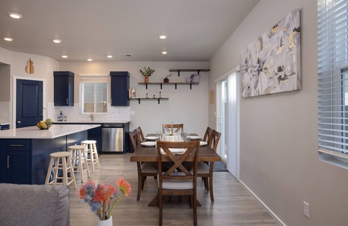 Old Farm District House | Spacious 4-bedroom house with fitness room, WiFi 5 Mins to Old Mill, Bend