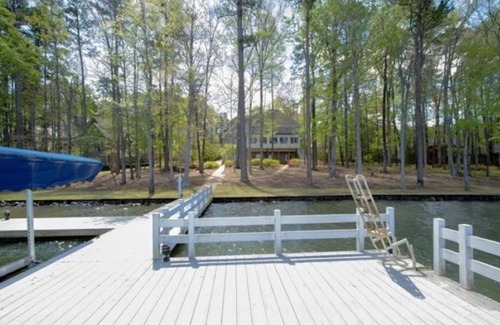 Lake Oconee House | Spacious 4-bedroom Lake Front home in charming Eatonton.