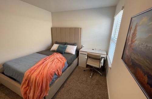 Aubrey House | Spacious 4-Bedroom Retreat with High-Speed WiFi and Tranquil Ambiance