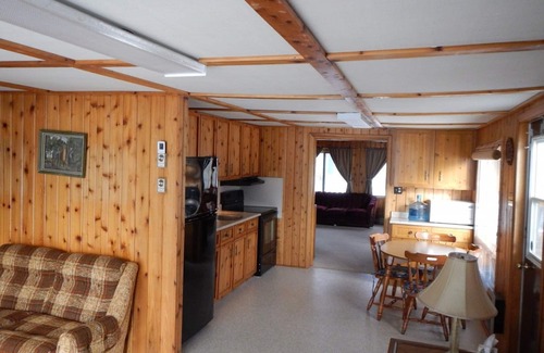 Grand Beach Cabin | Spacious 4 season Lake Front Cabin Rental - 1 hour north of Winnipeg