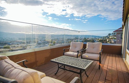 South San Francisco House | Spacious 4BR Family Retreat with Indoor Pool, Jacuzzi & Movie Room – Near SFO