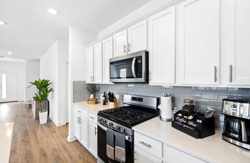 Pflugerville House | Spacious 4BD3BA, Game Room & 2 King Beds & Patio