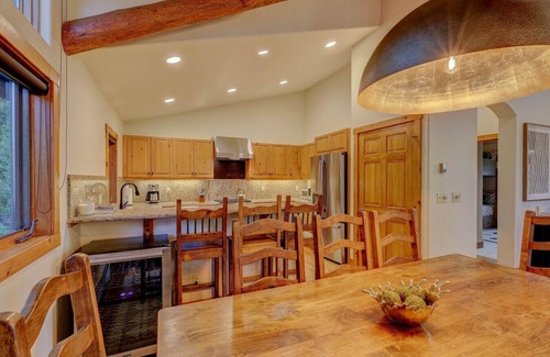 Edwards Apartment | Spacious 4BR/4BA Mountain Retreat with Beaver Creek Shuttle