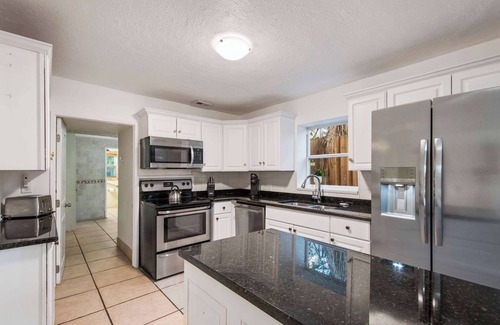 Bradenton House | Spacious 4BR, Pool, 8 miles to AMI