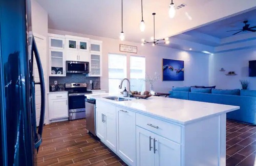Cedar Crest House | Spacious 4BR Retreat Near Downtown, Bishop Arts & Dallas Zoo