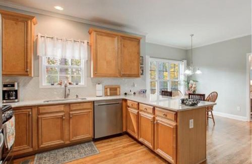 Douglasville Villa | Spacious 4BR Villa Getaway near Atlanta Six Flags and Atlanta attractions