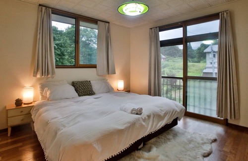 Myoko Ski Chalet | Spacious 5 Bedroom Chalet. Powder Peaks, Myoko