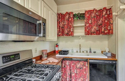 Trumbauersville House | Spacious 5-bedroom house with WiFi and AC in charming Bucks County PA